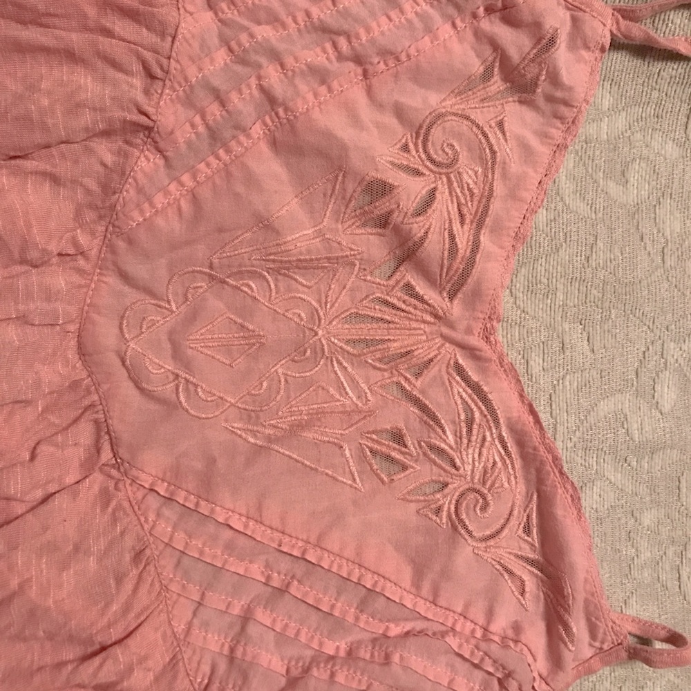 American Eagle light pink crop top